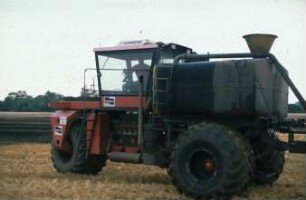 Fotografie: Gülleausbringung, Systemtraktor, Gülletrac selbstfahrend, Terrareifen, Güllefass