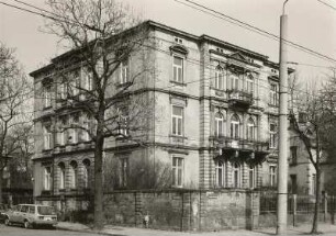 Dresden-Neustadt, Bautzner Straße 131 / Ecke Jägerstraße. Villa (1851/1900). Eckansicht mit Einfriedung