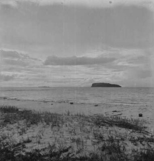 Strand von Bukoba : Blick vom Strand von Bukoba in Richtung einer im Victoriasee gelegenen Insel