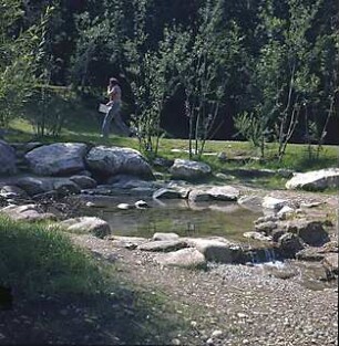 Hansjakob, Gottfried; München - Oberföhring; Isarinsel - Isar, Zufluss, kleines Staubecken