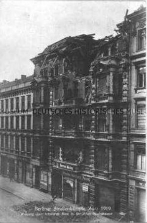Zerstörtes Haus in der Alten Schönhauser Straße.