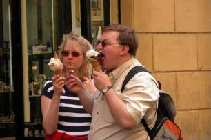 Rom 2004 - Paar ißt Eis : Einwohner von Rom, aufgenommen im April 2004