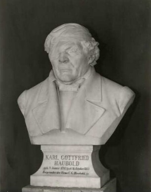 Büste des Maschinenbauers und Industriellen Carl Gottfried Haubold : Büste des Maschinenbauers und Industriellen Carl Gottfried Haubold. Marmor (vor 1862; H. Epler). Chemnitz: C. G. Haubold A.-G.