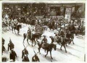 Wilhelm II. und seine Söhne nach einer Parade