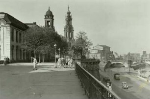 Dresden, Blick über die Brühlsche Terrasse nach Westen auf die Türme von Ständehaus und Hofkirche