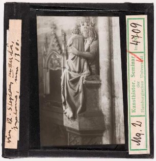 Wien, Stephansdom: Mittelchor, Madonna mit Kind und Buch, Seitenansicht