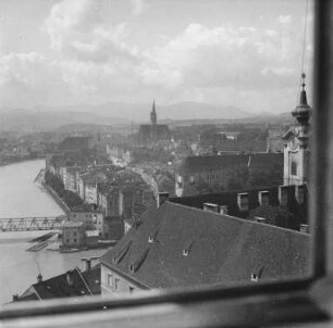 Stadtbild : Blick vom Rathaus auf die Stadt Steyr. Unten links der Zufluss der Steyr in die Enns.