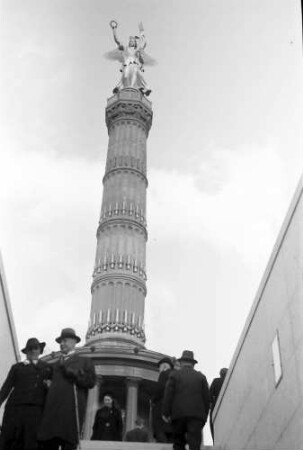 Berlin: Großer Stern; Siegessäule von der neuen Unterführung aus
