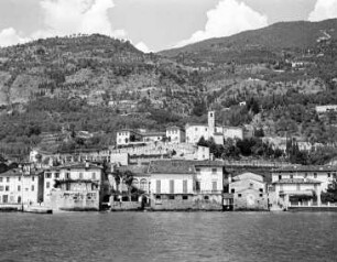 Gargnano : Blick vom Gardasee nach Gargnano