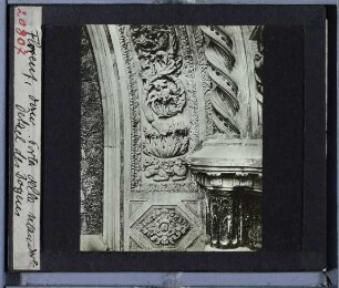 Florenz, S. Maria del Fiore (Dom),Florenz, S. Maria del Fiore, Porta della Mandorla (Nordseite) : Bogenrelief
