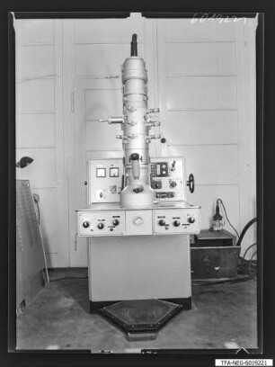 Klein-Elektronen-Mikroskop KEM1, Gesamtansicht, Foto 1960