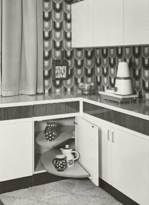 Flachstrecke : Anbauküche (1973). Flachstrecke und Hängeschränke