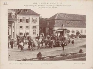 Prunkwagen des Schlossergewerbes beim Jubiläums-Festzug zum 70. Geburtstag des Großherzogs Friedrich I. von Baden vor dem Karlsruher Schloss