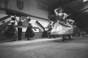 Gastspiel einer Folklore-Tanzgruppe aus Rijeka in Karlsruhe auf Einladung des DGB-Kreisverbands Karlsruhe