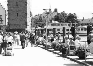 Lindau: Kai am Hafen mit Pulverturm