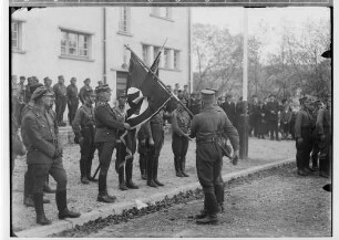 Treffen der SA-Standarte 40 mit Fahnenweihe vor der Stadthalle in Sigmaringen; Fahnenweihe durch Standartenführer Grimm
