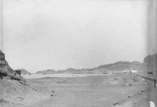 Landschaft von Aden : Blick vom Land in die Bucht und den Hafen von Aden