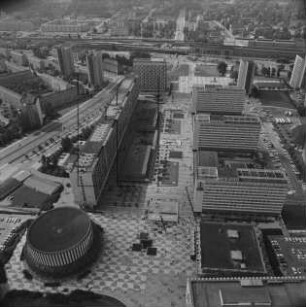 Prager Straße in Dresden : Blickrichtung Süden zum Hauptbahnhof