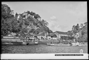 Rathen, Blick auf das Elbufer mit Burgruine Altrathen und Elbdampfer