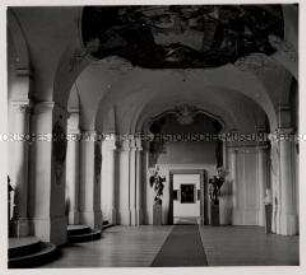 Das hunderttürmige Prag, Schloss Königsaal, Innenansicht