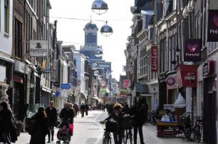 Leiden - Fußgängerbereich : Geschäftsstraße in der Altstadt, aufgenommen am 6. April 2010 in Leiden