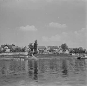 Dresden-Söbrigau. Blick über die Elbe