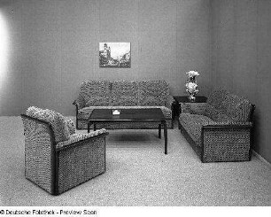 Couchtisch : Wohnzimmer "Jasmin". Sitzgruppe mit Couchtisch (1984; VEB Möbelwerke Erfurt)