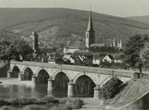 Lohr, Stadtansicht : Lohr. Blick über die Mainbrücke zur Stadt