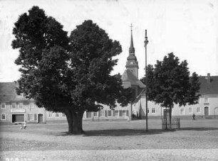 Elstra. Marktplatz mit Stadtkirche : Elstra. Marktplatz mit Stadtkirche St. Michaelis