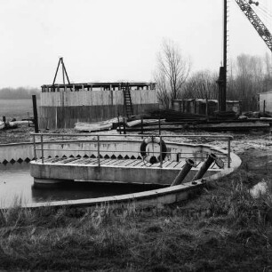 Zentralklärwerk: Bünningstedter Straße: Erweiterung: vorne Nachklärbecken, dahinter zweites Nachklärbecken in Bau