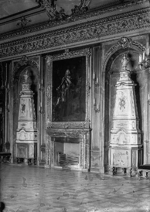 Residenzschloss Dresden, Eckparadesaal der Paraderäume : Dresden, Residenzschloss, Westflügel. Eckparadesaal der Paraderäume mit Bildnis August II. von Polen von Louis de Silvestre