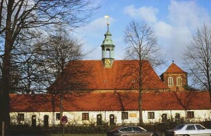 Gottesbuden: Nordseite, dahinter Schloßkirche