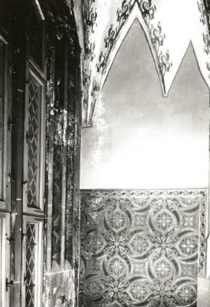 Meißen. Albrechtsburg (1471/1485; A. v. Westfalen). Kapellenturmstüblein. Fensternische mit ornamentaler Wanddekoration (um 1880)