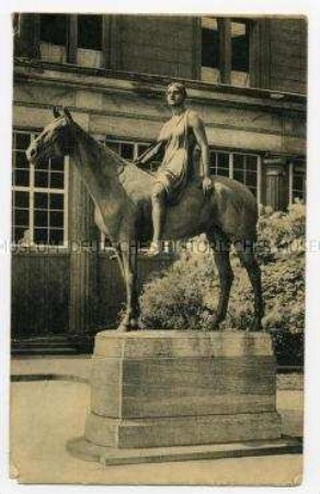 Amazonen-Statue vor der Berliner Nationalgalerie