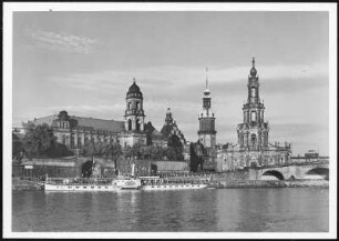 Dresden, Brühlsche Terrasse, Schloß und Hofkirche : Dresden. Blick vom Neustädter Elbufer über die Elbe auf die Silhouette der Altstadt mit Ständehaus, Residenzschloss und Katholischer Hofkirche