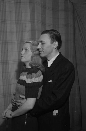 Aufnahmen aus dem literarischen Kabarett "Schall und Rauch" in Berlin, November 1946. Mit Lilli Schubert, Wolfgang E. Parge, A. W. Neubert u. a.