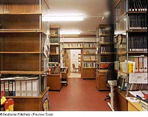 Sächsische Landesbibliothek - Staats- und Universitätsbibliothek Dresden. Zweigbibliothek Maschinenwesen, Teilbibliothek Textil- und Bekleidungstechnik. Benutzungsraum mit Freihandaufstellung : Dresden-Südvorstadt, Hohe Straße 6 (Gebäude der TU Dresden). Sächsische Landesbibliothek - Staats- und Universitätsbibliothek Dresden. Zweigbibliothek Maschinenwesen, Teilbibliothek Textil- und Bekleidungstechnik. Benutzungsraum mit Freihandaufstellung