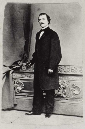 Porträt Theodor Liedtcke (1822-1902; Schauspieler). Albuminabzug auf Karton, beschnitten (Carte-de-visite ohne Atelieraufdruck)