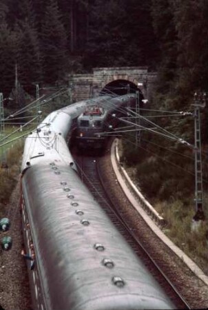 Badische Schwarzwaldbahn Niederwasser Lok 110 196 Portal Eisenbergtunnel