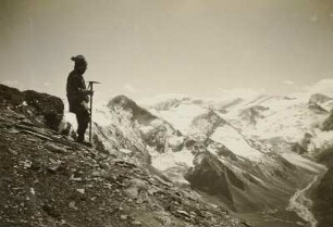 Österreich. Hohe Tauern. Glocknergruppe. Bergsteiger auf dem Bauernbrachkopf. Blick zum Großglockner. Rechts das Kapruner Tal