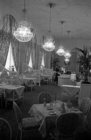 Schloss-Hotel am Bahnhofplatz 2. Wiedereröffnung nach Renovierung und Neuausstattung