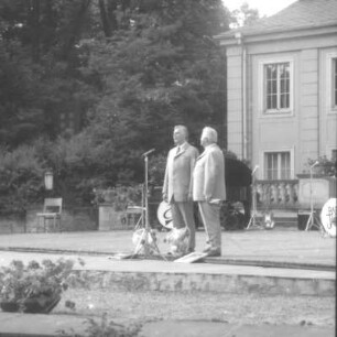 Revue mit Moderator Ulli Busch im Rahmen der Veranstaltungsreihe "Dresdner Sommer". Großer Garten, Freilichtbühne "Junge Garde", 14. Juni 1970