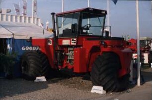 Fotografie: Traktor, Systemtraktor, Terrareifen