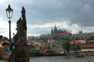 Prag - Hradschin über der Moldau : Blick über die Moldau zum Hradschin in Prag, aufgenommen im Mai 2004