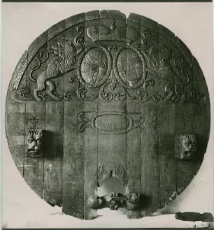 Hist. Museum: Faßboden mit Schriften ? 1712