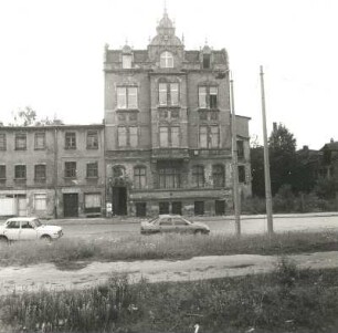 Cottbus, Thälmannplatz 48. Wohnhaus (um 1875). Straßenfront