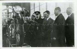 Adolf Hitler auf der Internationalen Automobilausstellung in Berlin