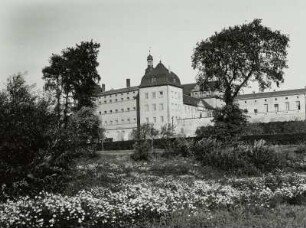 Coswig (Anhalt). Schloss (1667–1677). Ansicht von Südosten