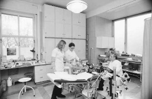 Freiburg: Altes Diakoniekrankenhaus Frauenklinik, Marienstraße; Prof. Wagner im Untersuchungsraum
