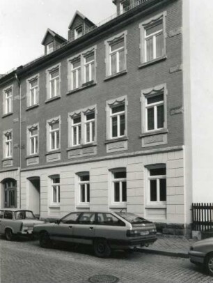 Neustadt in Sachsen, Karl-Marx-Straße 19. Wohnhaus (um 1900/1905)